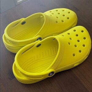 Crocs Classic classic neon yellow Sandals nwt new 5 men 7 women bright clogs